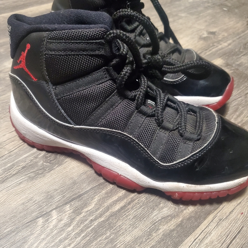 Jordan 11s size 4.5 youth